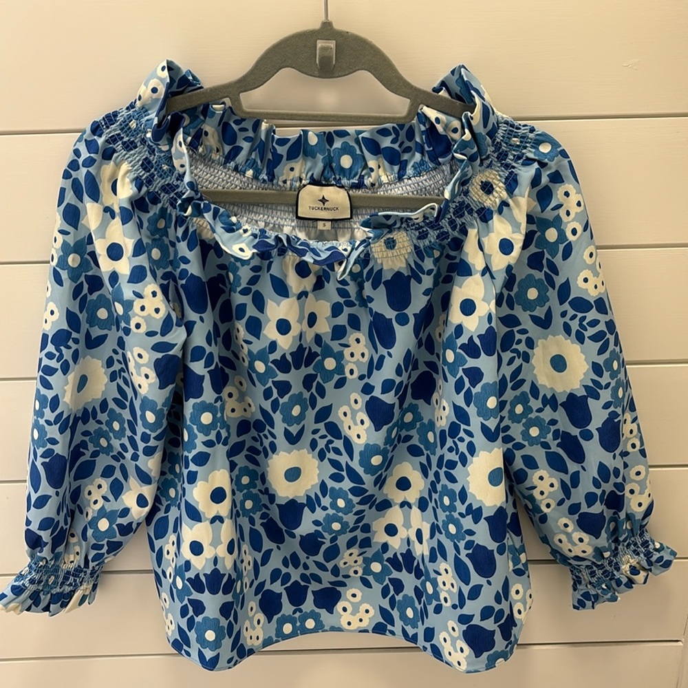 Beautiful blue Tuckernuck blouse